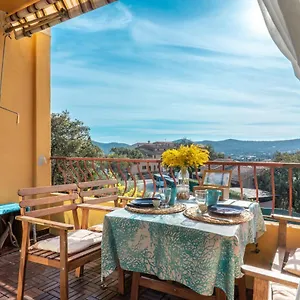Appartement L'odyssee Provencale, Un Duplex De Charme De 2 Au Pied Du Village Medieval De Bormes-les-mimosas, Offrant Des Prestations De Gamme Et Superbe Vue Sur Le Massif Des Maures, Bormes-les-Mimosas